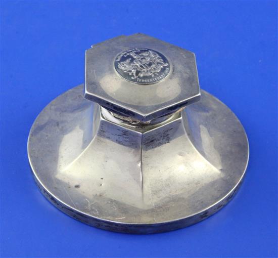 A George V silver inkwell with inset plaque to commemorate the Tercentenary of the Hon. The Irish Society